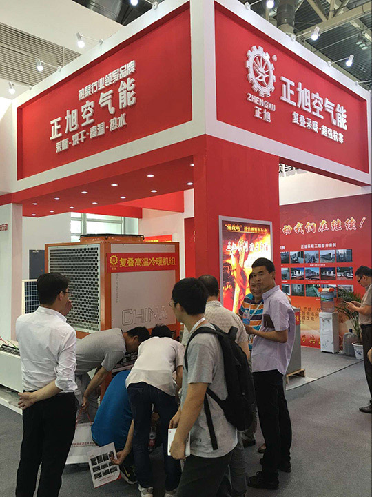 北京暖通展第二天，正旭空氣能展臺(tái)人氣依舊爆棚